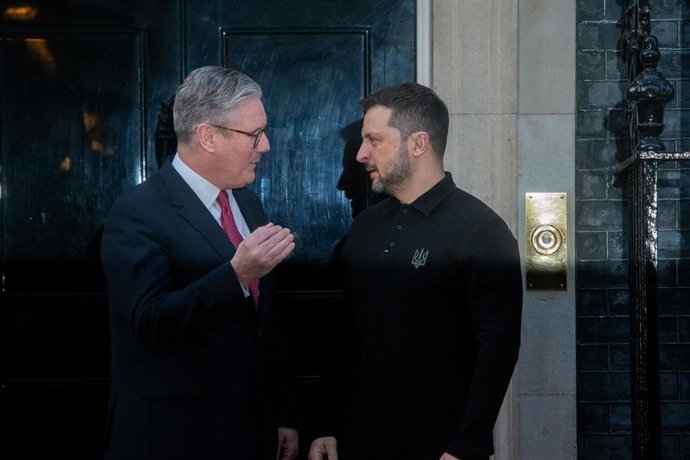 Keir Starmer y Volodimir Zelenski a las puertas de Downing Street.