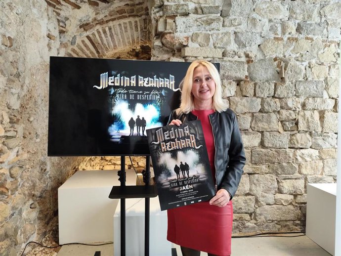 María Espejo presenta el concierto de Medina Azahara.