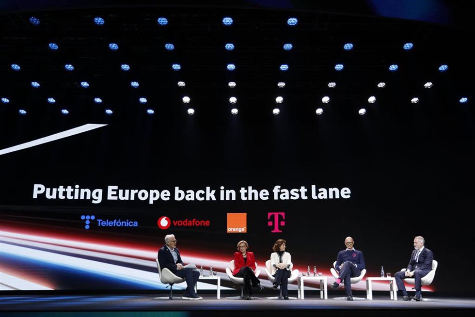 Archivo - Los principales dirigentes de las operadoras de telecomunicación Telefónica, Vodafone, Orange y Deutsche Telekom en el Mobile World Congress (MWC), a 3 de marzo de 2025 en L'Hospitalet de Llobregat.