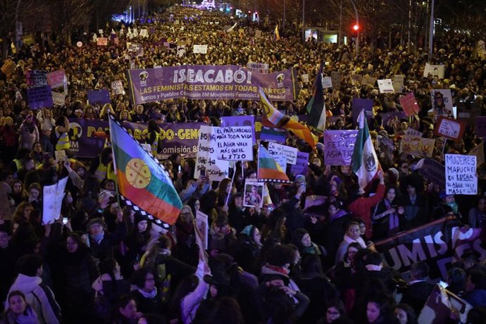Archivo - Cientos de personas durante la manifestación convocada por la Comisión 8M por el Día Internacional de la Mujer, a 8 de marzo de 2024, en Madrid (España). 