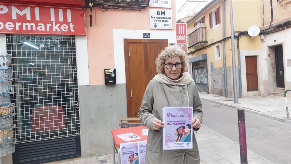 La portavoz del Moviment Feminista de Mallorca, María José Busquets, presenta la manifestación del 8M.