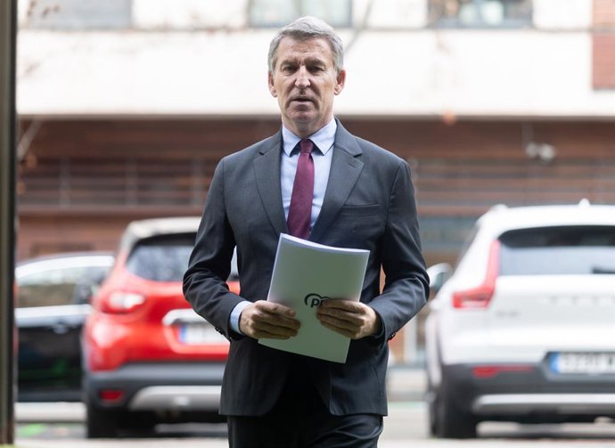 El president del PP, Alberto Núñez Feijóo, a la seua arribada a l'assemblea electoral de la Federació Nacional d'Associacions de Treballadors Autònoms (ATA), a l'Hotel Meliá Castella, a 3 de març del 2025, a Madrid (Espanya). 