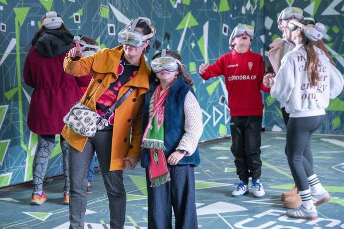 Un grupo de personas en el Espacio Fundación Unicaja.