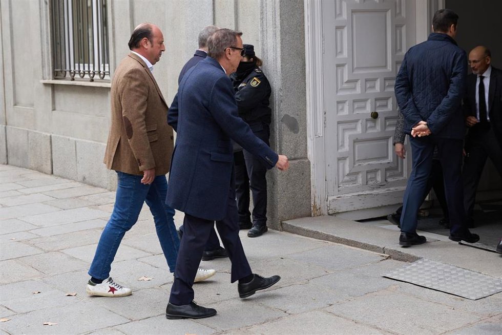 El presunto socio de Víctor de Aldama, Claudio Rivas(c), a su llegada a declarar al Tribunal Supremo, a 25 de febrero de 2025, en Madrid (España). 