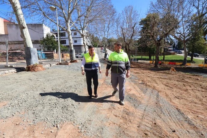 Remodelación de la zona verde situada en la confluencia de las calles Madres Escolapias y Deán Francisco Javier, en el barrio de El Naranjo.