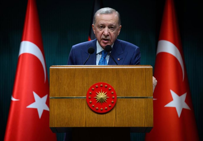 05 de fevereiro de 2025, Turquia, Ancara: O presidente turco Recep Tayyip Erdogan fala durante uma coletiva de imprensa com o presidente alemão Frank-Walter Steinmeier após sua reunião no palácio presidencial. Foto: Bernd von Jutrczenka/dpa
