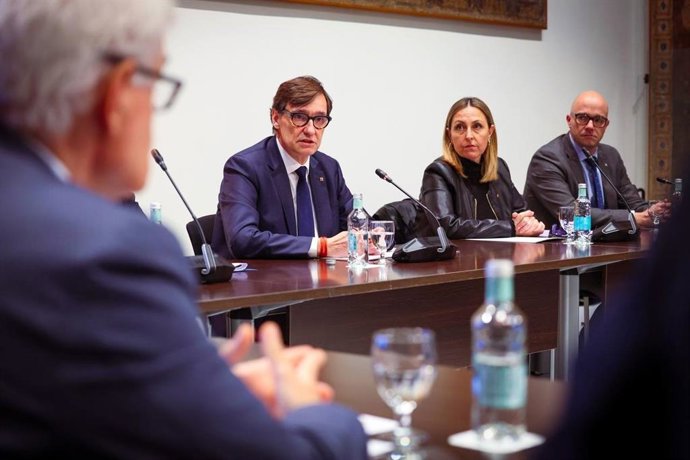 El presidente de la Generalitat, Salvador Illa, durante su intervención en la inauguración de la cumbre del IV Plan del Tercer Sector Social de Catalunya, en el Palau de la Generalitat