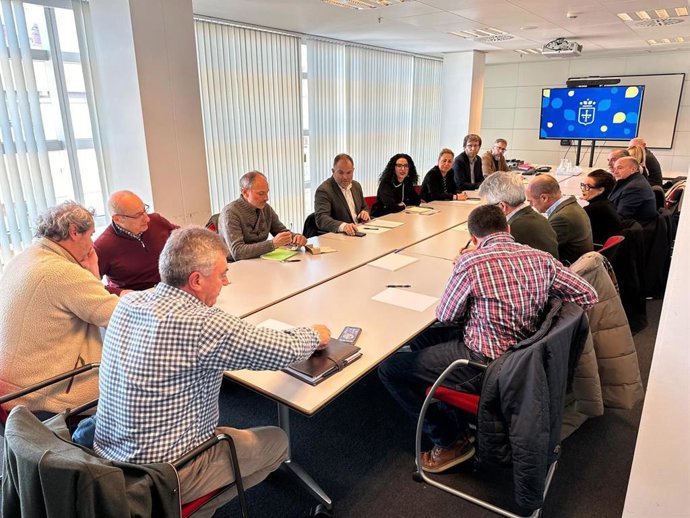 Primera reunión de la mesa de trabajo para analizar el futuro de las estaciones invernales de Valgrande-Pajares y Fuentes de Invierno.