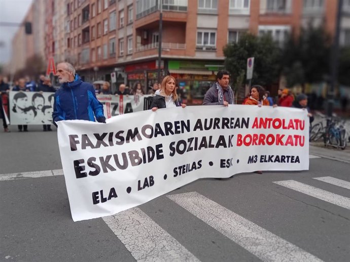 La manifestación se ha iniciado junto a la iglesia de San Francisco de Asís y ha terminado frente a la Catedral Nueva