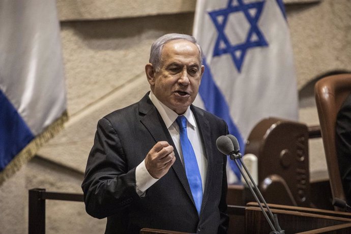 Archivo - 13 June 2021, Israel, Jerusalem: Prime Minister Benjamin Netanyahu delivers a speech during a session at the Israeli Parliament (Knesset), which has convened to vote on the country's next government under Naftali Bennett, who is set to become Is