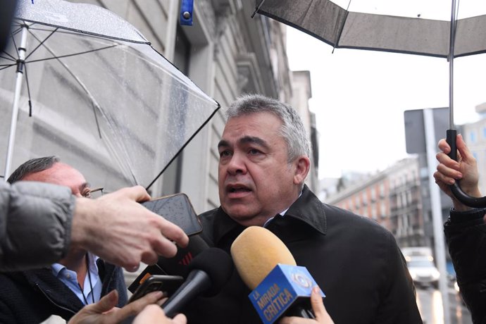 Archivo - El secretari d'Organització del PSOE, Santos Cerdán, ofereix declaracions als mitjans a la seva arribada a una reunió amb el secretari general de Junts per Catalunya, en el Congrés dels Diputats, a 17 de gener de 2024, a Madrid (Espanya).