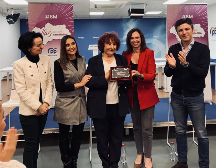 Distinción a Marisol Casas.