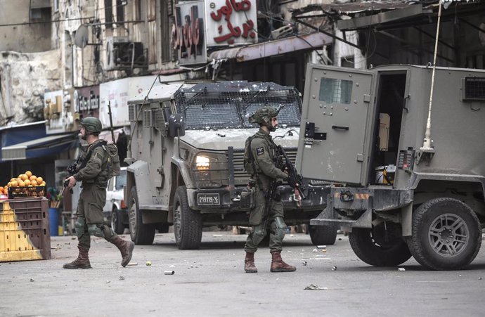 February 16, 2025, Nablus, West Bank, Palestine: Israeli military vehicles and soldiers close the entrances to the Old City of Nablus in the West Bank while besieging a house in the Al-Qasaba neighborhood of the Old City. The Israeli army forces carried o