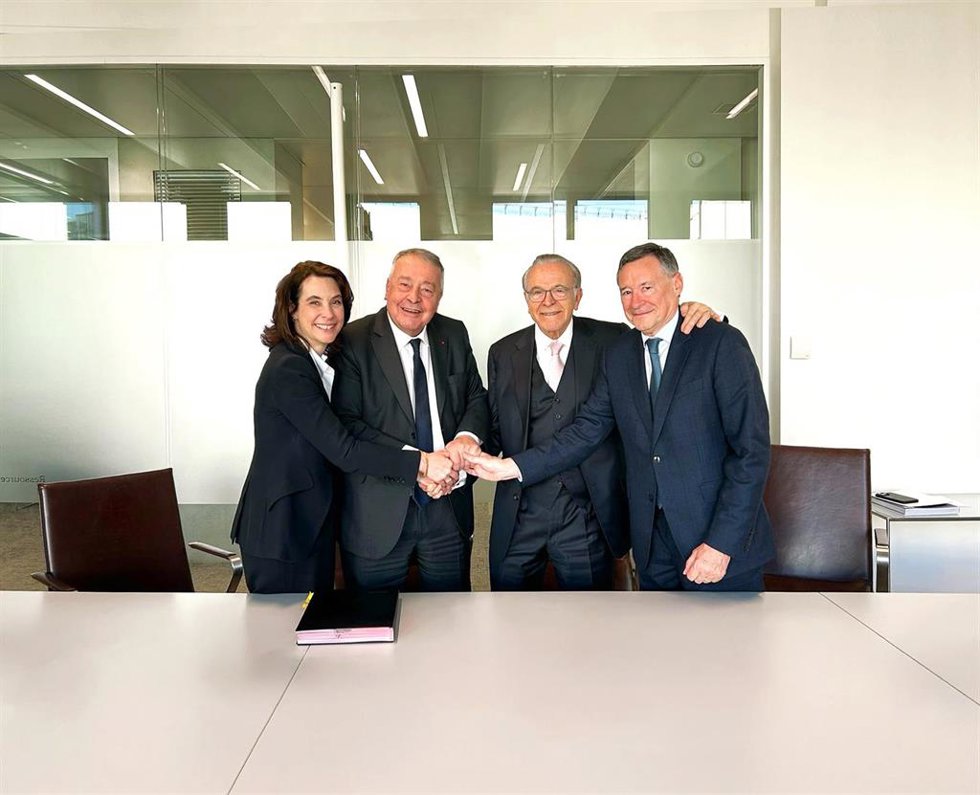 Estelle Brachlianoff, CEO de Veolia, Antoine Frérot, presidente de Veolia, Isidro Fainé, presidente de CriteriaCaixa y Ángel Simón, consejero delegado de CriteriaCaixa