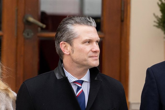 O secretário de Defesa dos EUA, Pete Hegseth, durante uma visita oficial à Polônia em fevereiro de 2025 (arquivo).