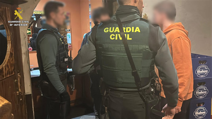 Cacheos de Guardia Civil en bares de Rioja Baja