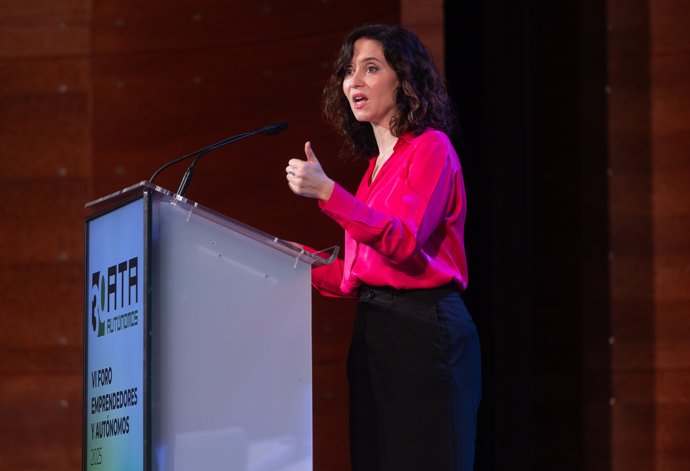 La presidenta de la Comunidad de Madrid, Isabel Díaz Ayuso, inaugura el VI Foro Emprendedores y Autónomos organizado por la Federación Nacional de Trabajadores Autónomos (ATA), a 4 de marzo de 2025, en Madrid (España).