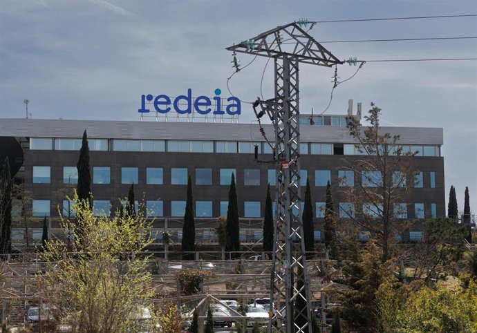 Archivo - Fachada de la sede de Red Eléctrica Corporación.