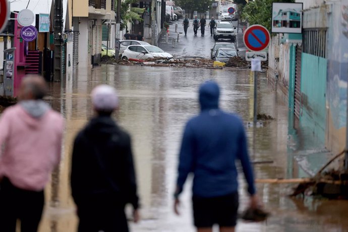 Imagem de arquivo de uma rua em Saint Paul, na ilha de Réunion, após a passagem do ciclone "Garance".