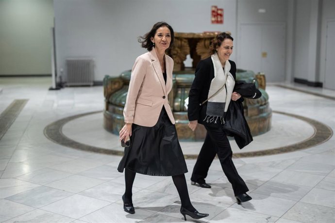 La portavoz del PSOE en el Ayuntamiento, Reyes Maroto (i), a 13 de febrero de 2025, en Madrid (España). 