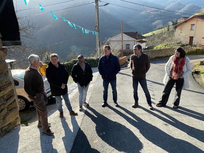 Visita del consejero de Medio Rural, Marcelino Marcos, a San Martín del Rey Aurelio.