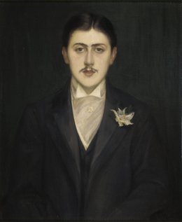 El recorrido comienza con esta fotografía de Marcel Proust a los 15 años, realizada por Paul Nadar en 1887, y el único retrato pictórico que se conserva del autor.