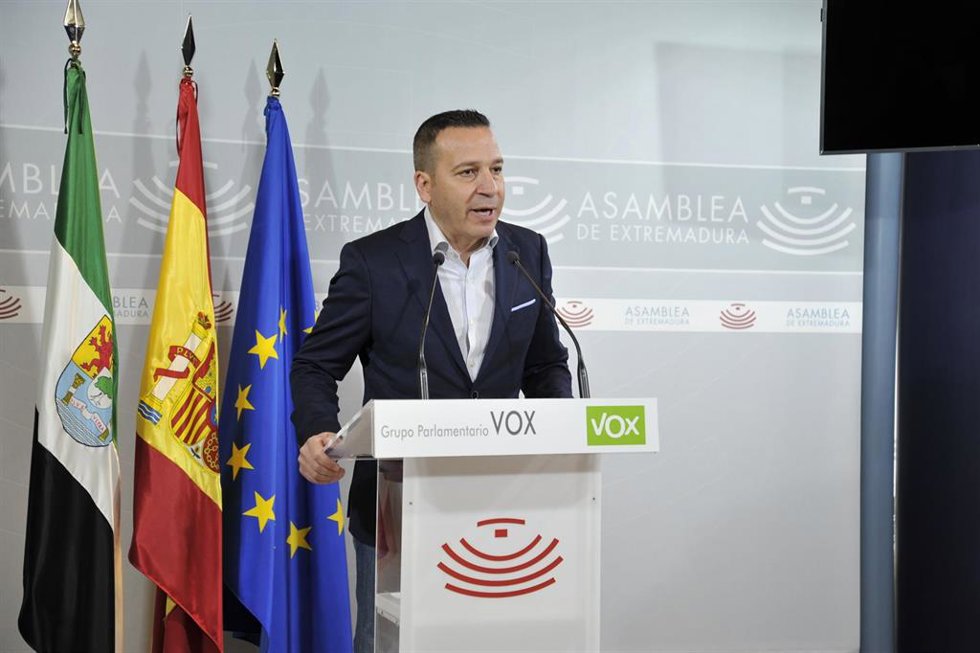 Archivo - El portavoz del Grupo Parlamentario Vox en la Asamblea de Extremadura, Óscar Fernández Calle, en una imagen de archivo