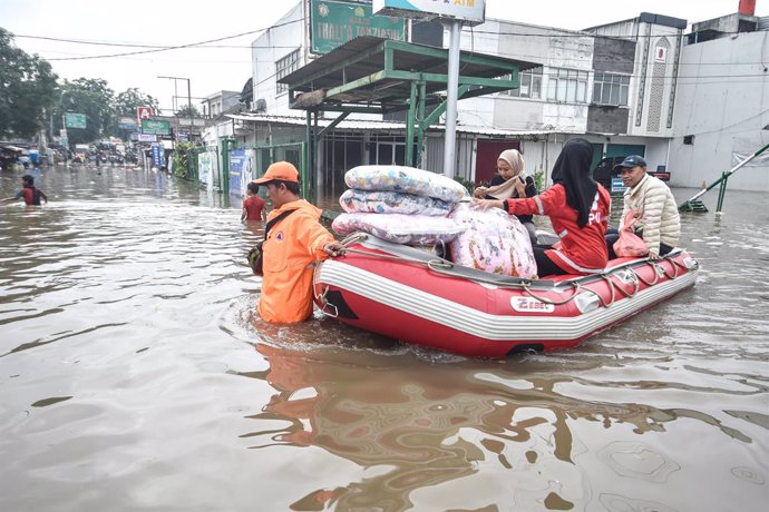 Imagen de archivo de una calle inundada en el norte de Indonesia.