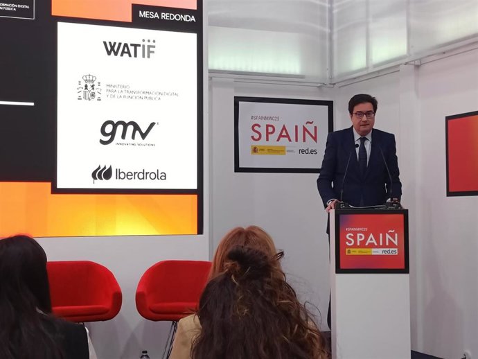 Archivo - El ministro para la Transformación Digital y de la Función Pública, Óscar López, en un acto en el Pabellón España durante el Mobile World Congress (MWC) de 2025, a 4 de marzo de 2025 en L'Hospitalet de Llobregat (Barcelona).