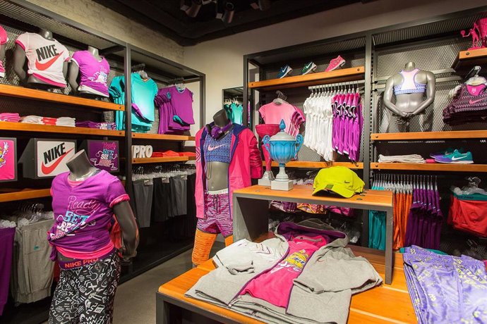 Archivo - Tienda Nike en Serrano. 