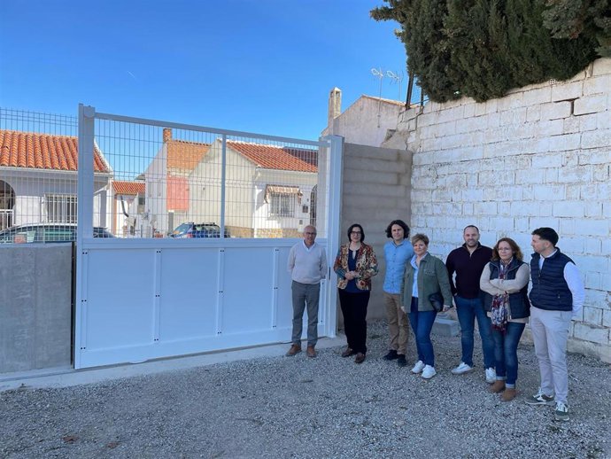 Visita de la delegada territorial de Desarrollo Educativo y Formación Profesional de la Junta en Granada, María José Martín (2i), al IES Montes Orientales