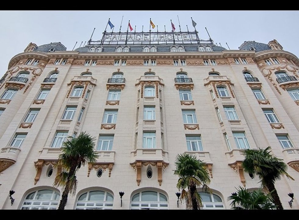 Archivo - The Palace Hotel, Madrid recupera su esplendor original tras una restauración histórica de su fachada.