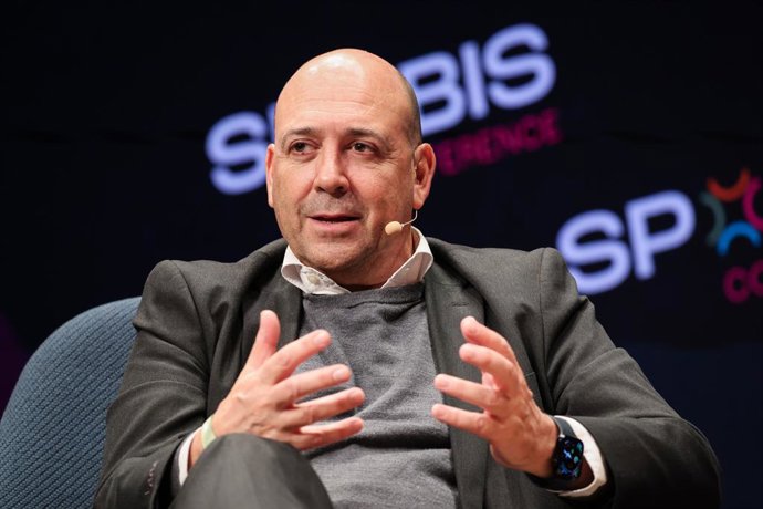 FILED - 06 February 2025, Hamburg: Fernando Carro, Managing Director of Bayer 04 Leverkusen, during a panel discussion at the Spobis industry conference at the Congress Center Hamburg (CCH). Photo: Christian Charisius/dpa