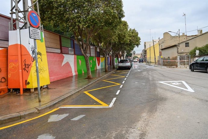 L'Ajuntament de València executa treballs de millora de la seguretat vial i pacificació del trànsit a la pedania de Forn d'Alcedo.