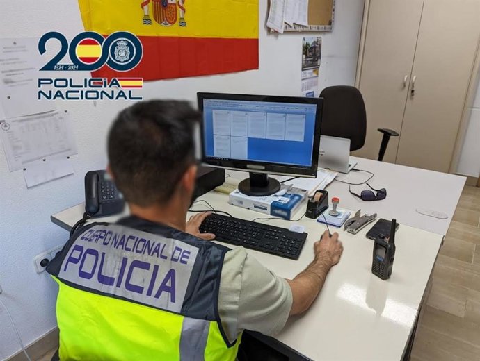Detingut per inventar-se part d'una denúncia d'un robatori amb violència a Alacant.