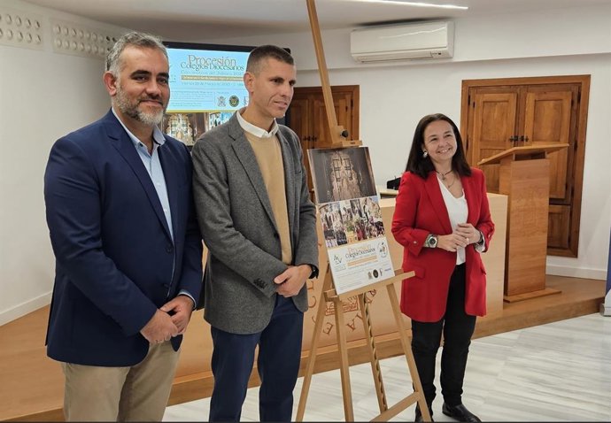 Luis Merino, Miguel Cristóbal Rueda y Paloma Saborido durante la presentación de la Gran Procesión Escolar en Málaga.