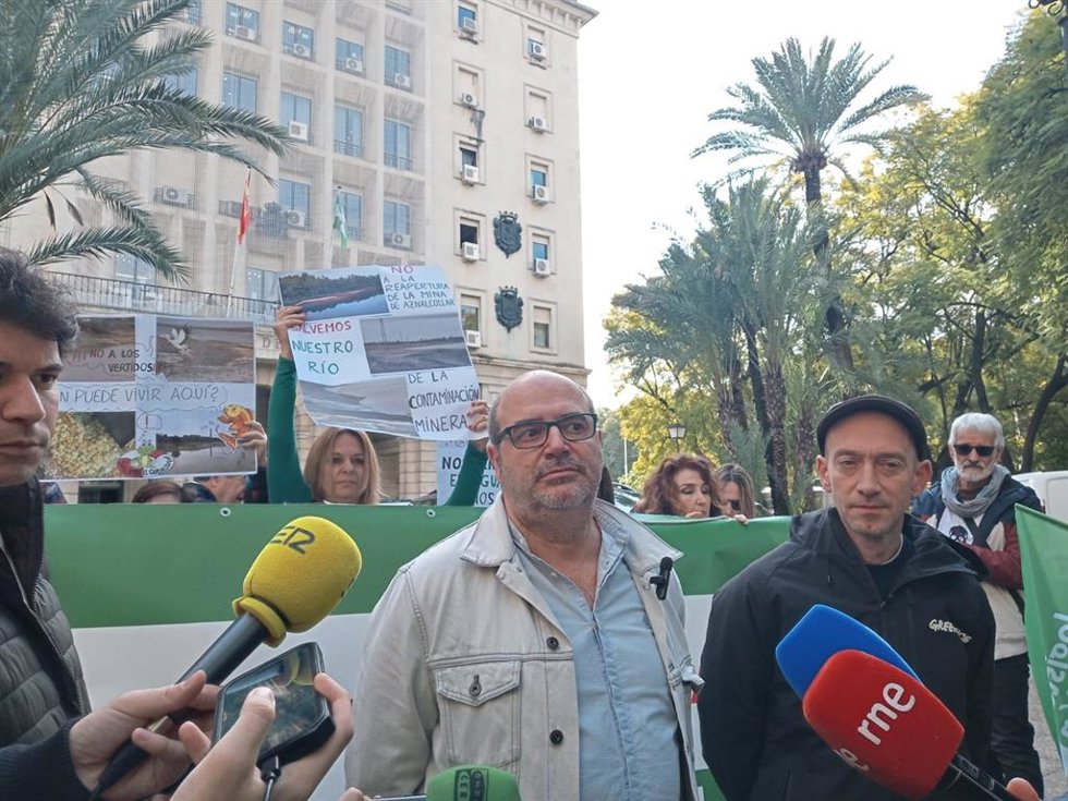 Los Representantes De Ecologistas En Acción Isidoro Albarreal Y De Greenpeace Luis Berraquero
