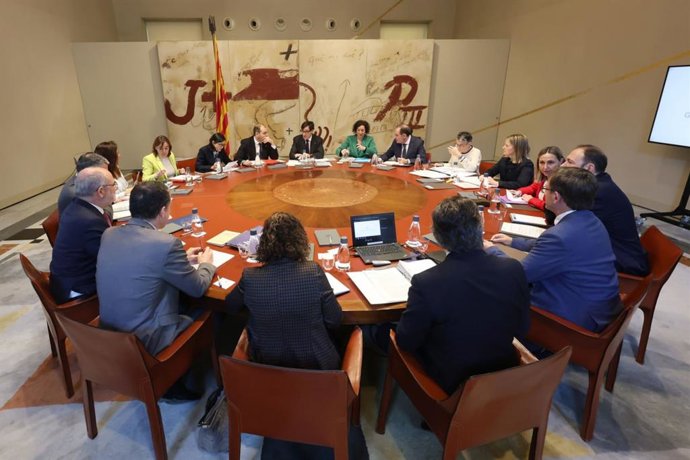 El presidente de la Generalitat, Salvador Illa, encabeza la reunión del Consell Executiu de este martes