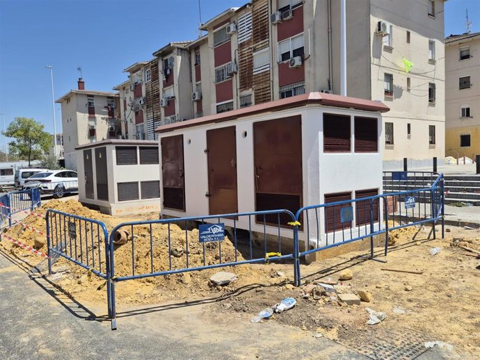 Archivo - Endesa instala en el Polígono Sur un centro de transformación.