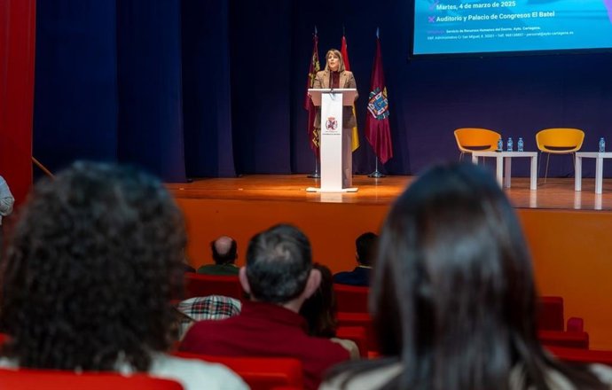 La alcaldesa, Noelia Arroyo, inaugura la jornada 'De la modernización a la transformación de los recursos humanos en los ayuntamientos'