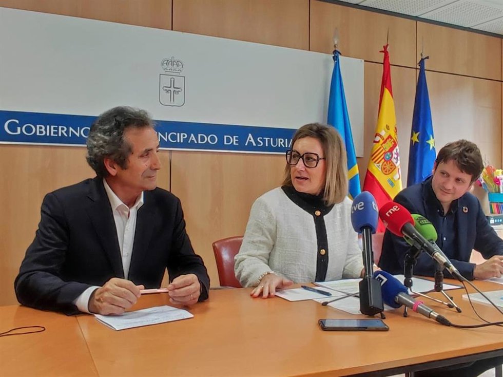 El creador del TEI, Andrés González Bellido; la consejera de Educación, Lydia Espina; y el director general de Inclusión Educativa y Ordenación, David Artime