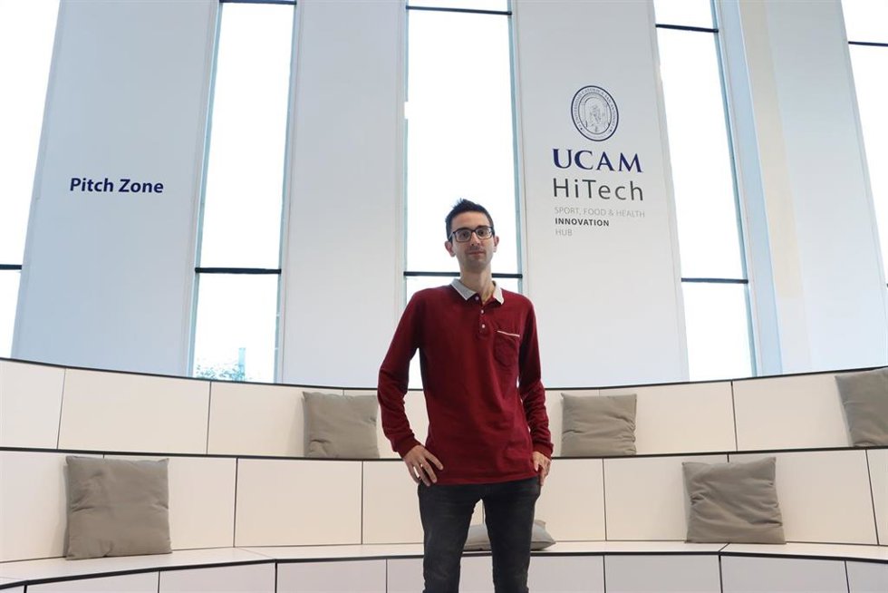 El investigador Alejandro Rodríguez en las instalaciones de UCAM HiTech