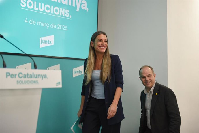 La portavoz en el Congreso de Junts, Miriam Nogueras, y el secretario general de Junts, Jordi Turull, a su llegada a una rueda de prensa, a 4 de marzo de 2024, en Barcelona.