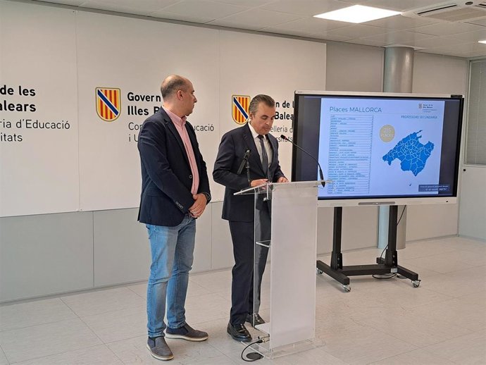 El conseller de Educación y Universidades, Antoni Vera, en la rueda de prensa de este martes.