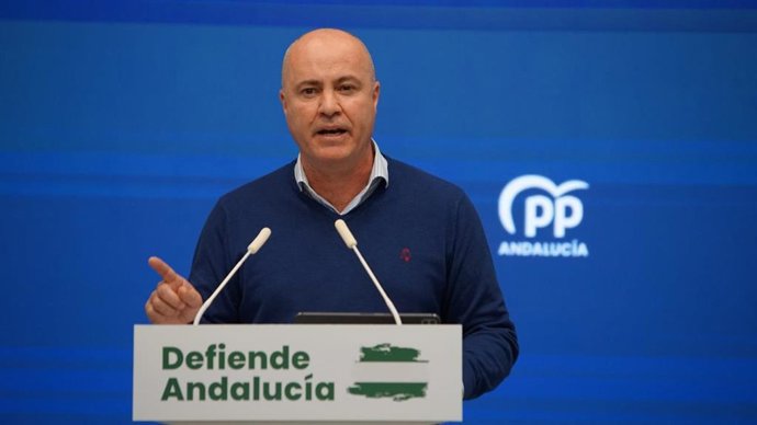 El vicesecretario de Agricultura, Pesca, Agua y Desarrollo Rural del PP-A, José Carlos Álvarez, en rueda de prensa.