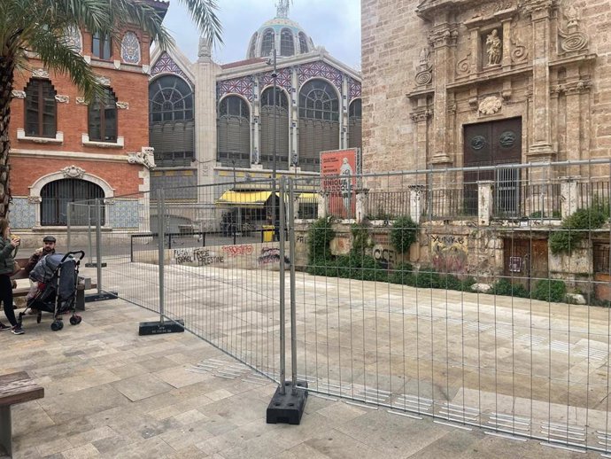 L'Ajuntament de València completa la instal·lació del clos protector dels monuments de la ciutat per a les Falles