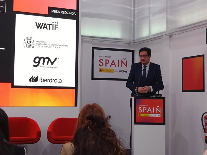 Archivo - El ministro para la Transformación Digital y de la Función Pública, Óscar López, en un acto en el Pabellón España durante el Mobile World Congress (MWC) de 2025, a 4 de marzo de 2025 en L'Hospitalet de Llobregat (Barcelona).
