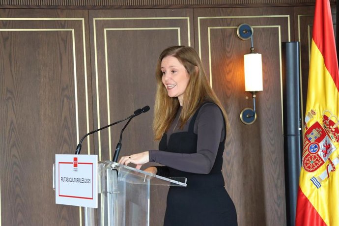 La consejera de Familia, Juventud y Asuntos Sociales, Ana Dávila, durante el acto de presentación del programa Rutas Culturales, para mayores de 55 años, en Madrid, el 4 de marzo de 2025.