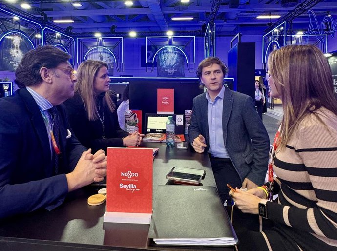 Reunión de la delegada municipal de Turismo con el CEO de Crucemundo en la ITB de Berlín.