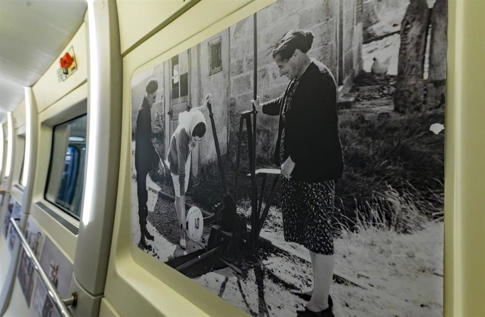 La exhibición organizada por Renfe va a viajar durante 60 días a bordo de un tren AVE de la serie 112 por toda la geografía española.